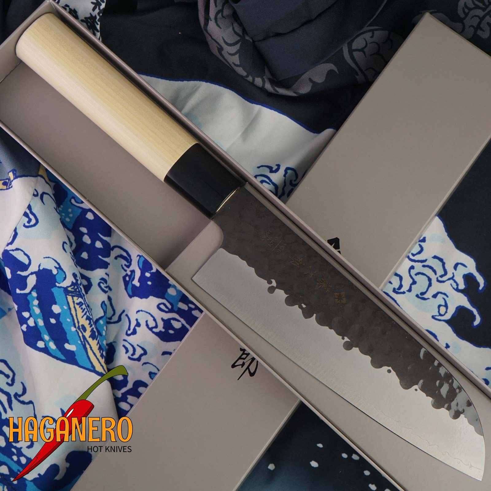 Santoku Japanese kitchen knife Tojiro VG10 Hammered F-1112 17cm