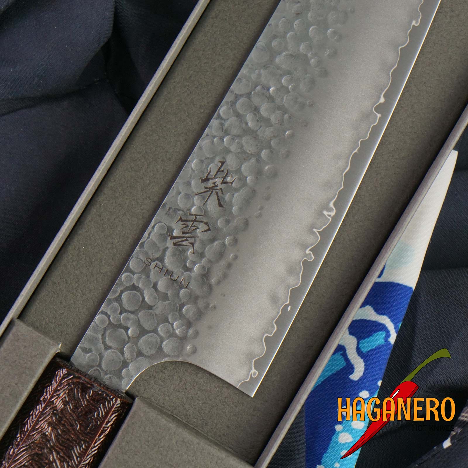 Japanilainen Santoku-veitsi Seki Kanetsugu Shiun 6312 17cm