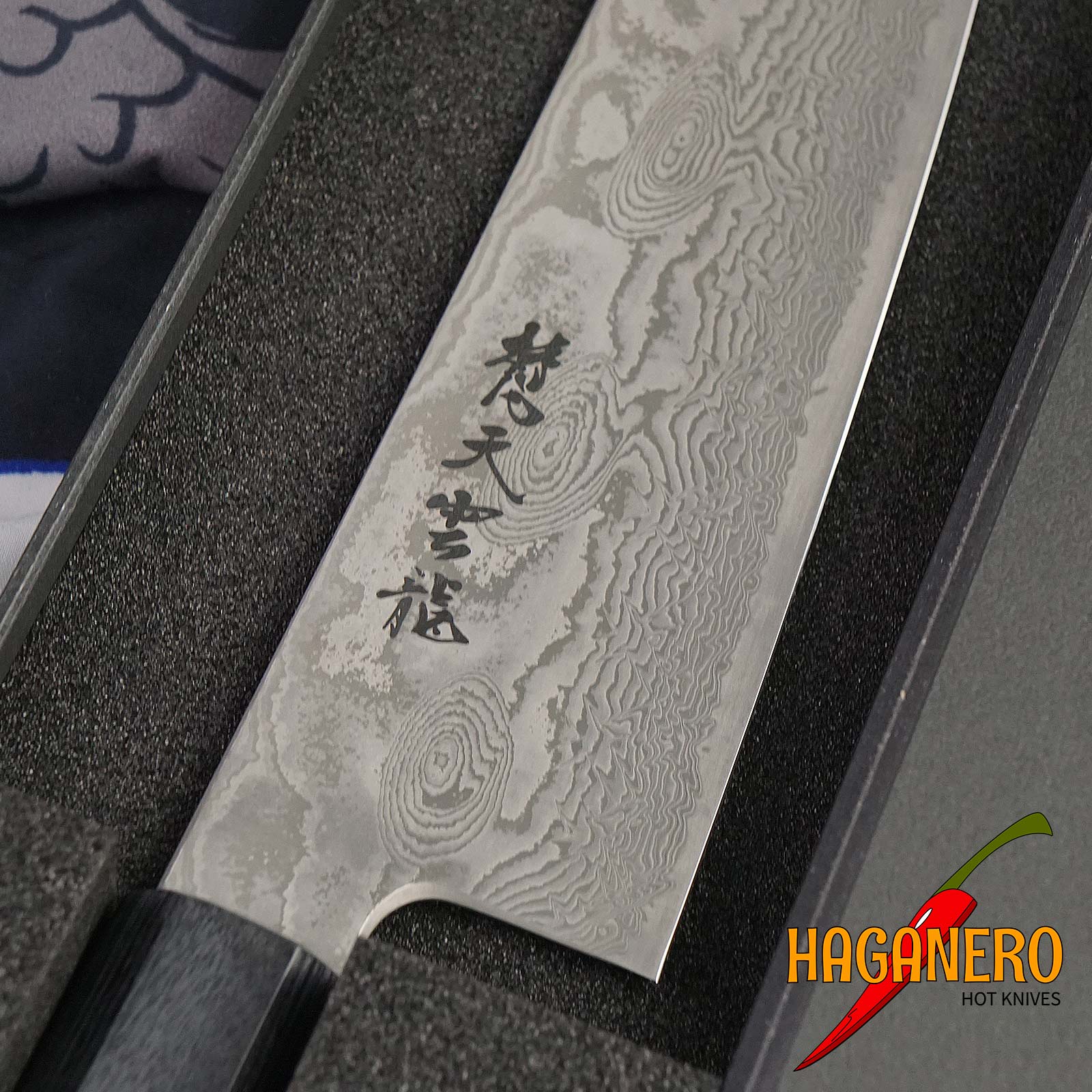 Japanilainen keittiöveitsi Santoku Ryusen Hamono Bonten Unryu BU307 17.5cm
