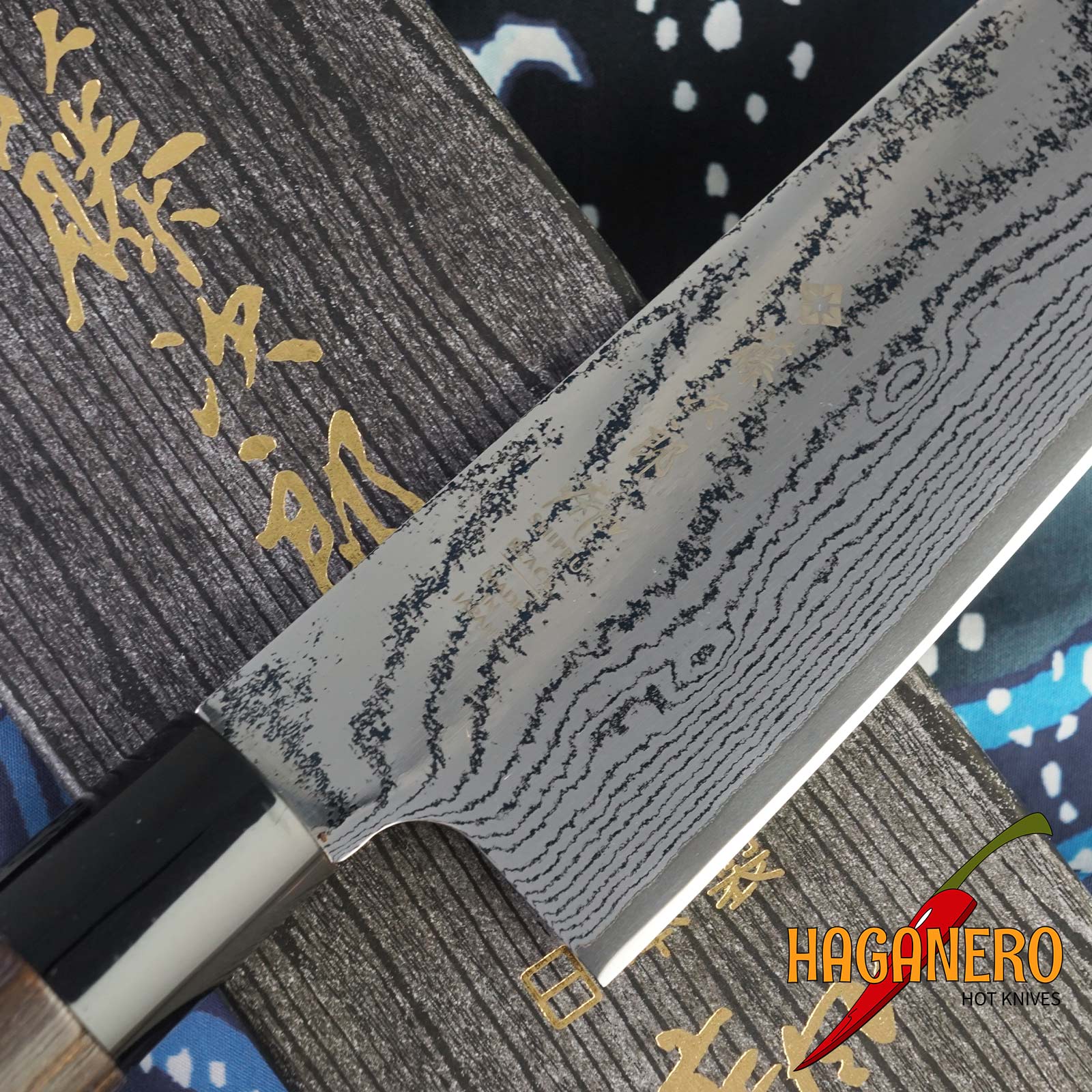 Japanisches Santoku-Küchenmesser Tojiro Shippu Black FD-1597 16,5 cm