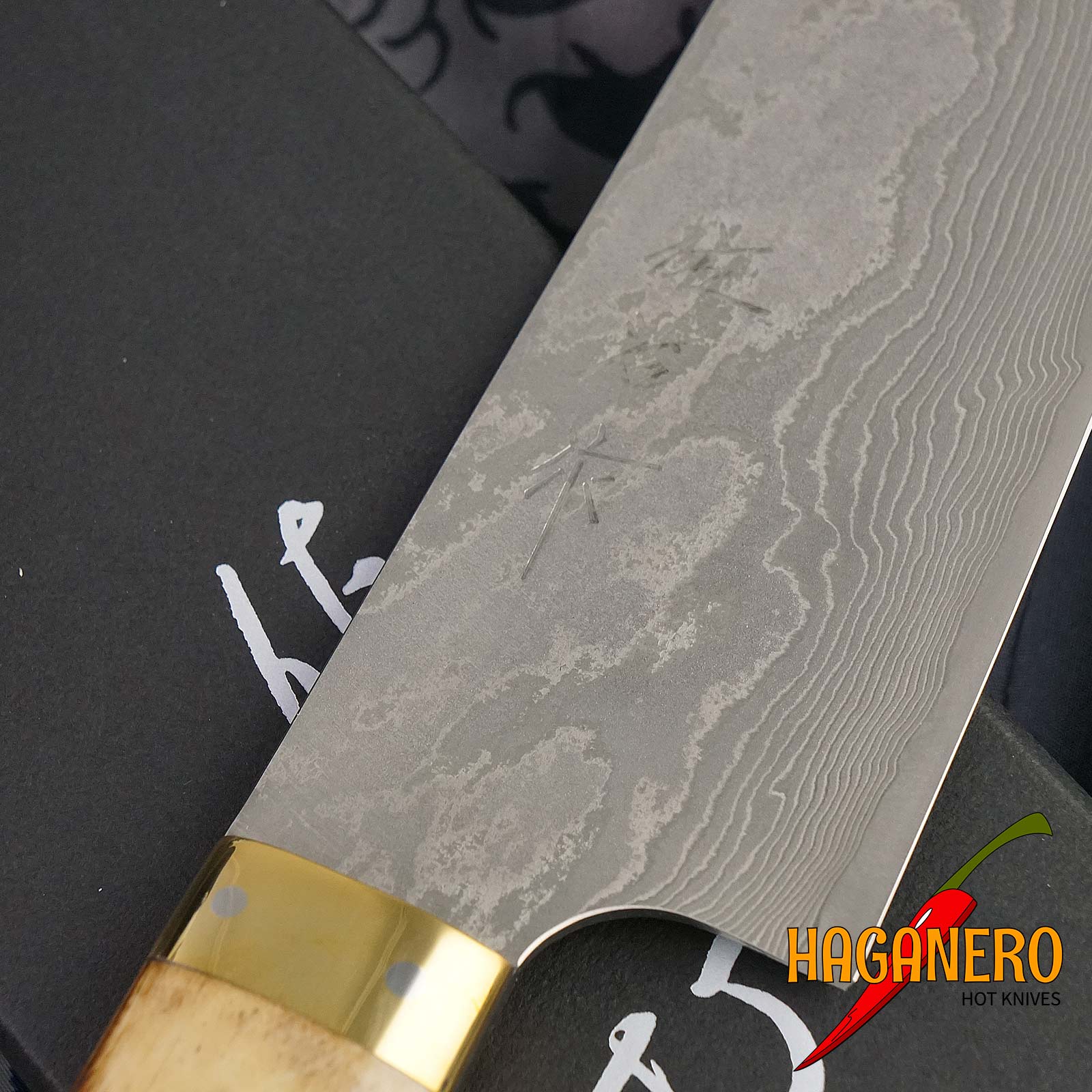 Santoku Japanese kitchen knife Takeshi Saji VG10, bull bone HA4604 18cm